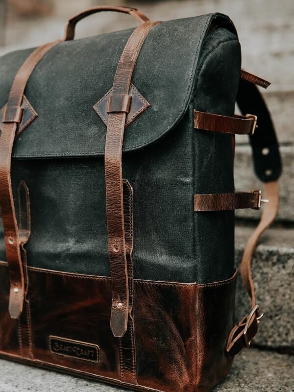 Retro Canvas Backpack – Vintage Explorer Style